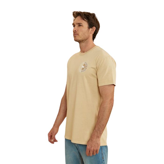 Ringers Western Signature Bull Flag Men's Stock Fit T-Shirt - Dark Sand